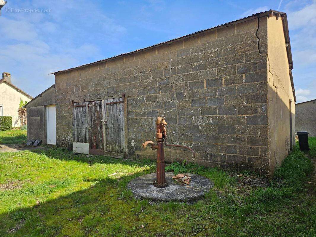 Maison à COULANS-SUR-GEE