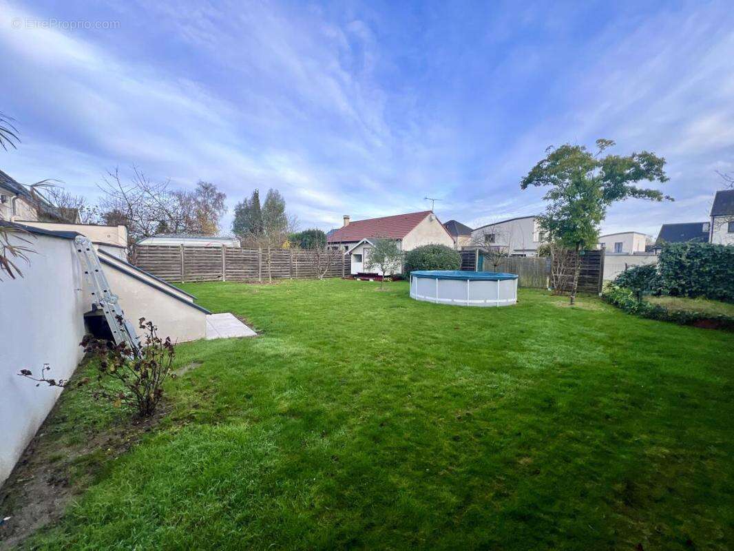 Maison à LA CHAPELLE-SAINT-MESMIN