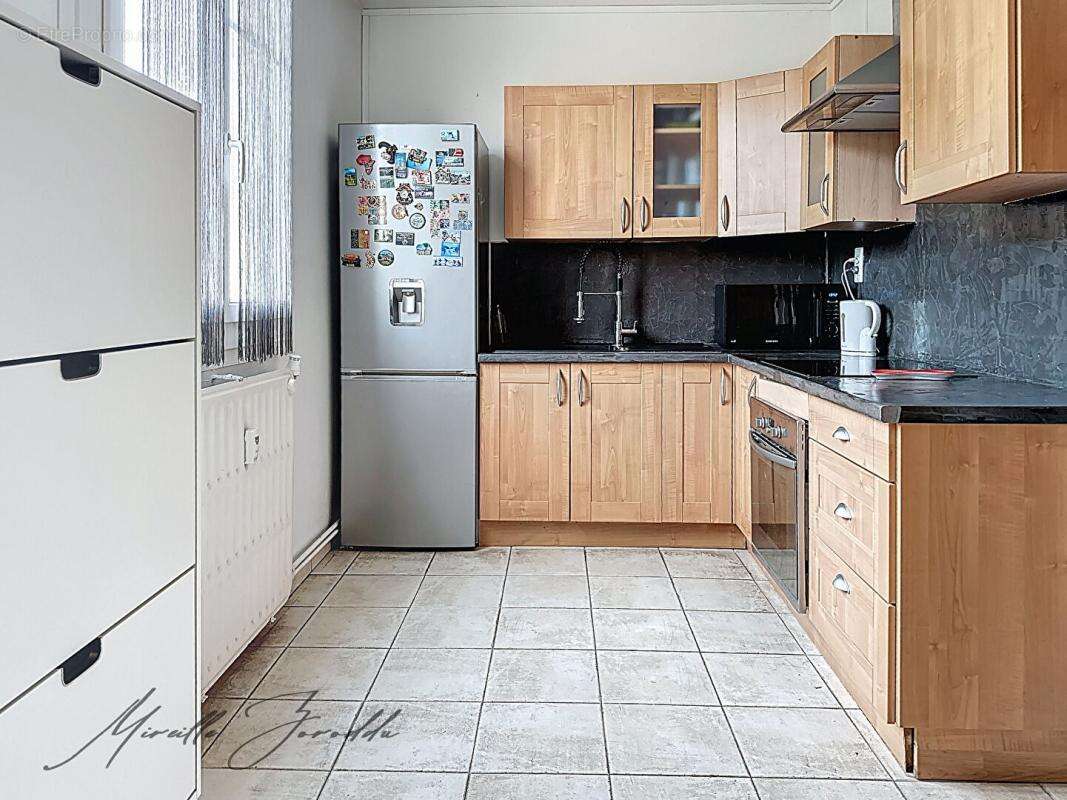 NIMES Appartement   3 pièces 64 m²  avec garage, loggia et cave - photo 2