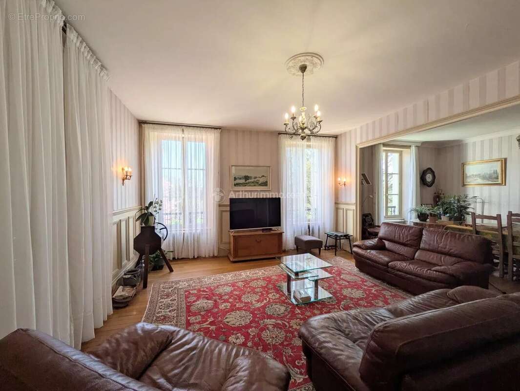 Maison à NEUFCHATEAU