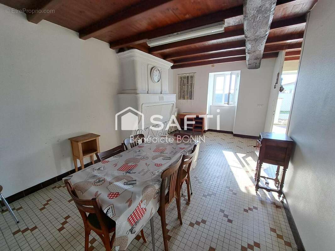 Maison 102 m² à Berneuil  - photo 2