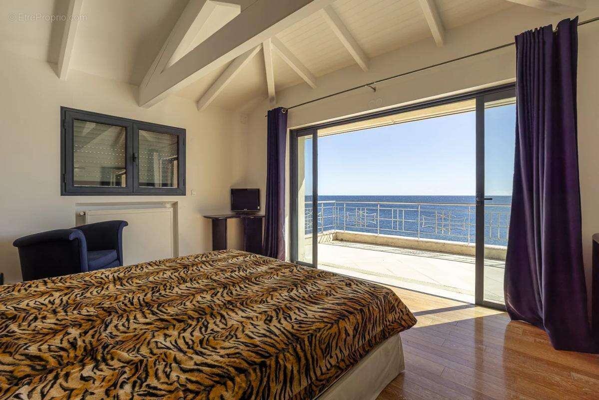 Maison à ROQUEBRUNE-SUR-ARGENS