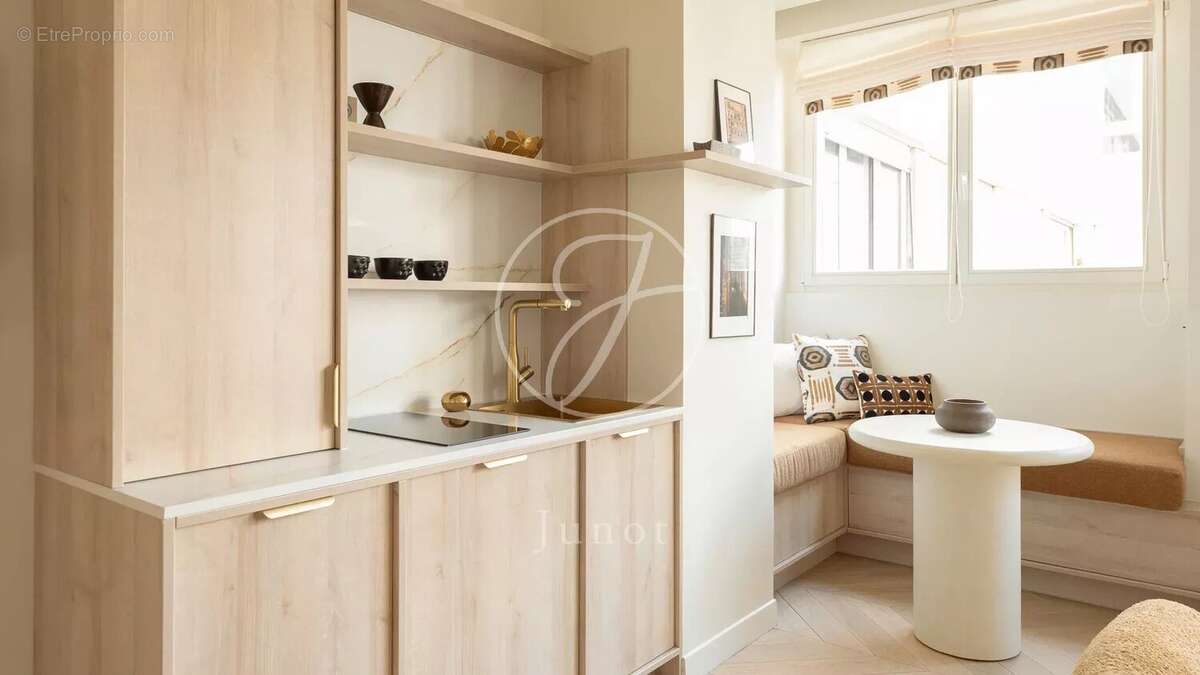 Appartement à PARIS-8E