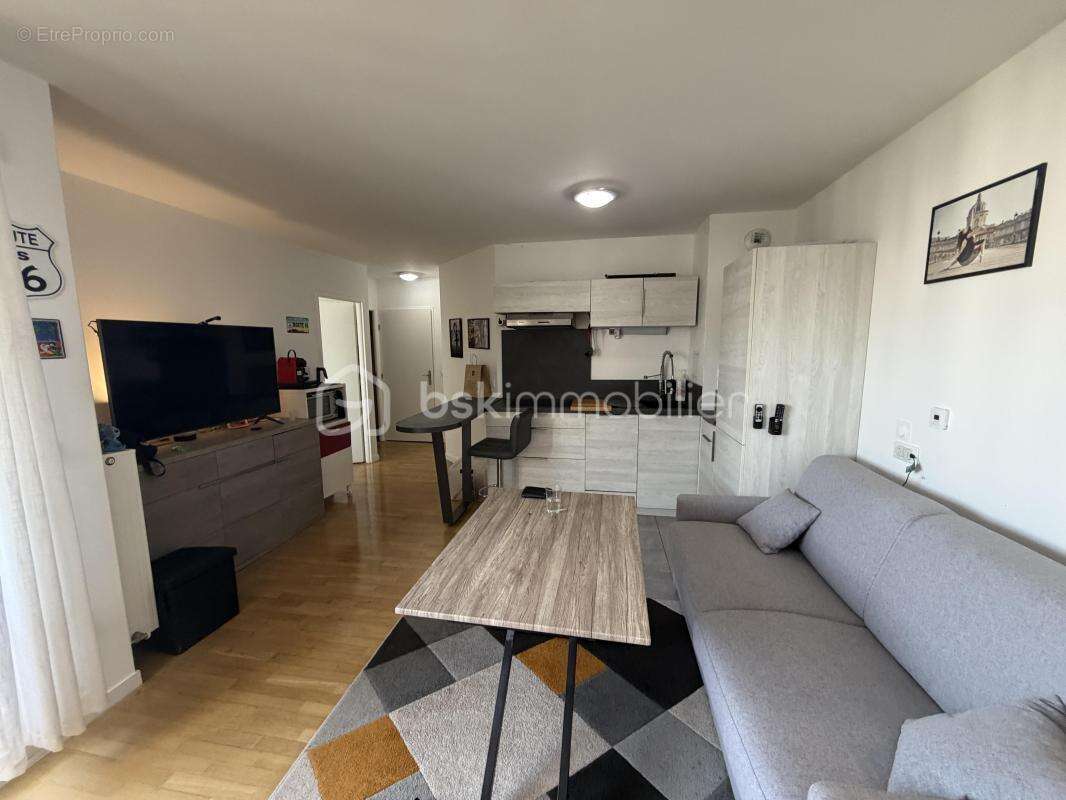 Charmant petit F3 récent avec loggia, ascenseur et double parking - photo 3
