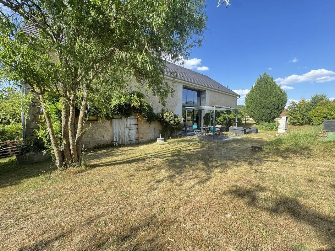 Maison à DURDAT-LAREQUILLE