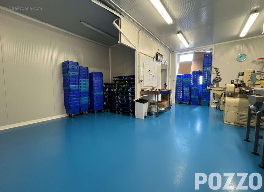 A Vendre - Fougerolles Du Plessis - Local d'activité 450 m² - ATELIERS ET BUREAUX - photo 5