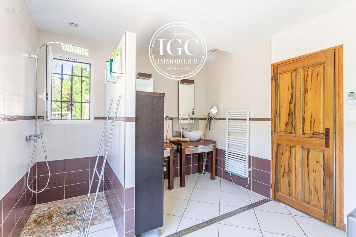 Maison à vendre t4 avec piscine et dependance t2 a la couronne - photo 13