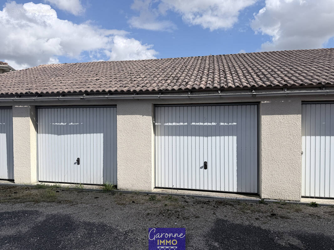 Parking à TONNEINS