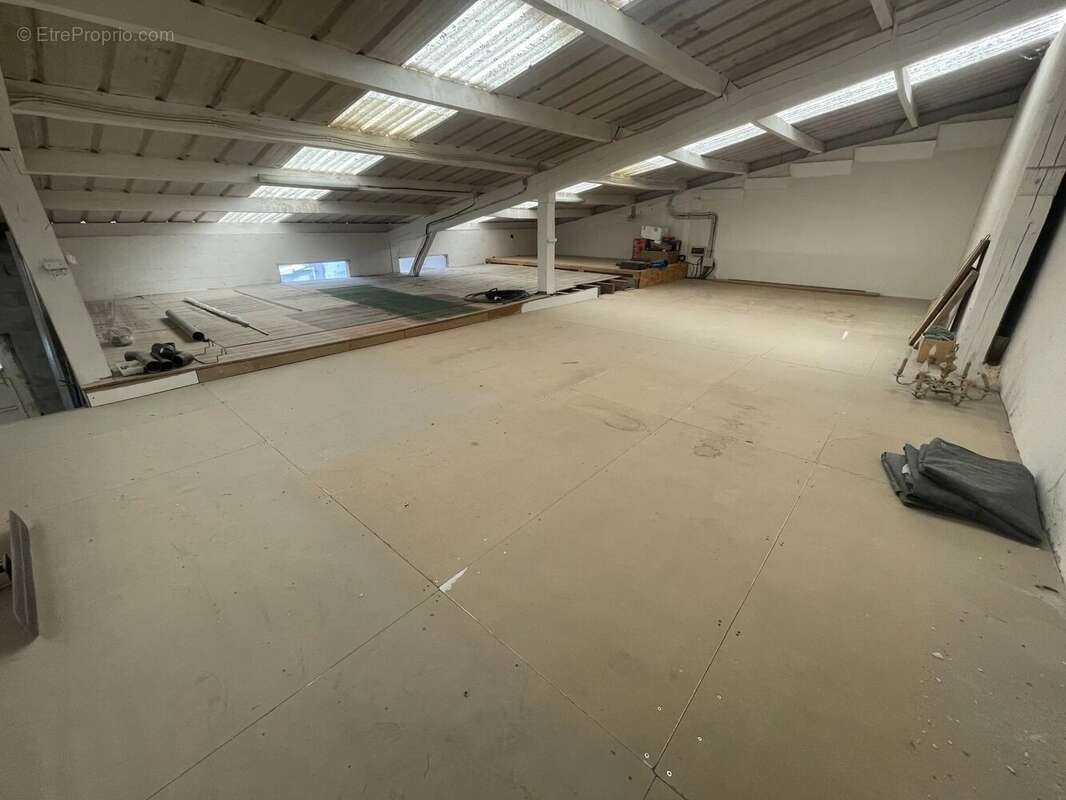 Maison en pierre rénovée avec dépendances de 270 m² - photo 16