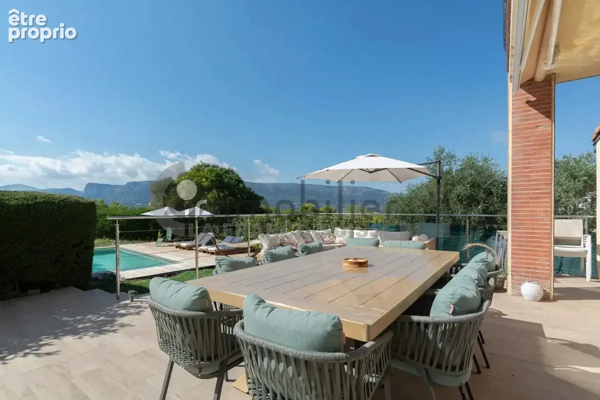Appartement de 118m² avec piscine privative, terrasse, jardin et stationnements - photo 8