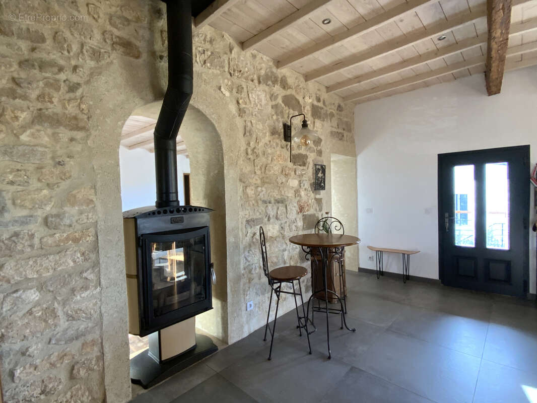 Maison de village en pierre avec terrain et piscine. - photo 7
