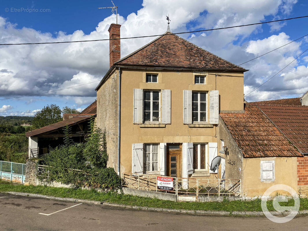Maison à L'ISLE-SUR-SEREIN