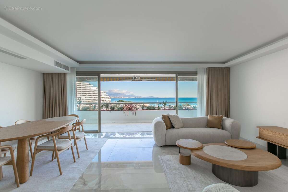 Appartement à VILLENEUVE-LOUBET