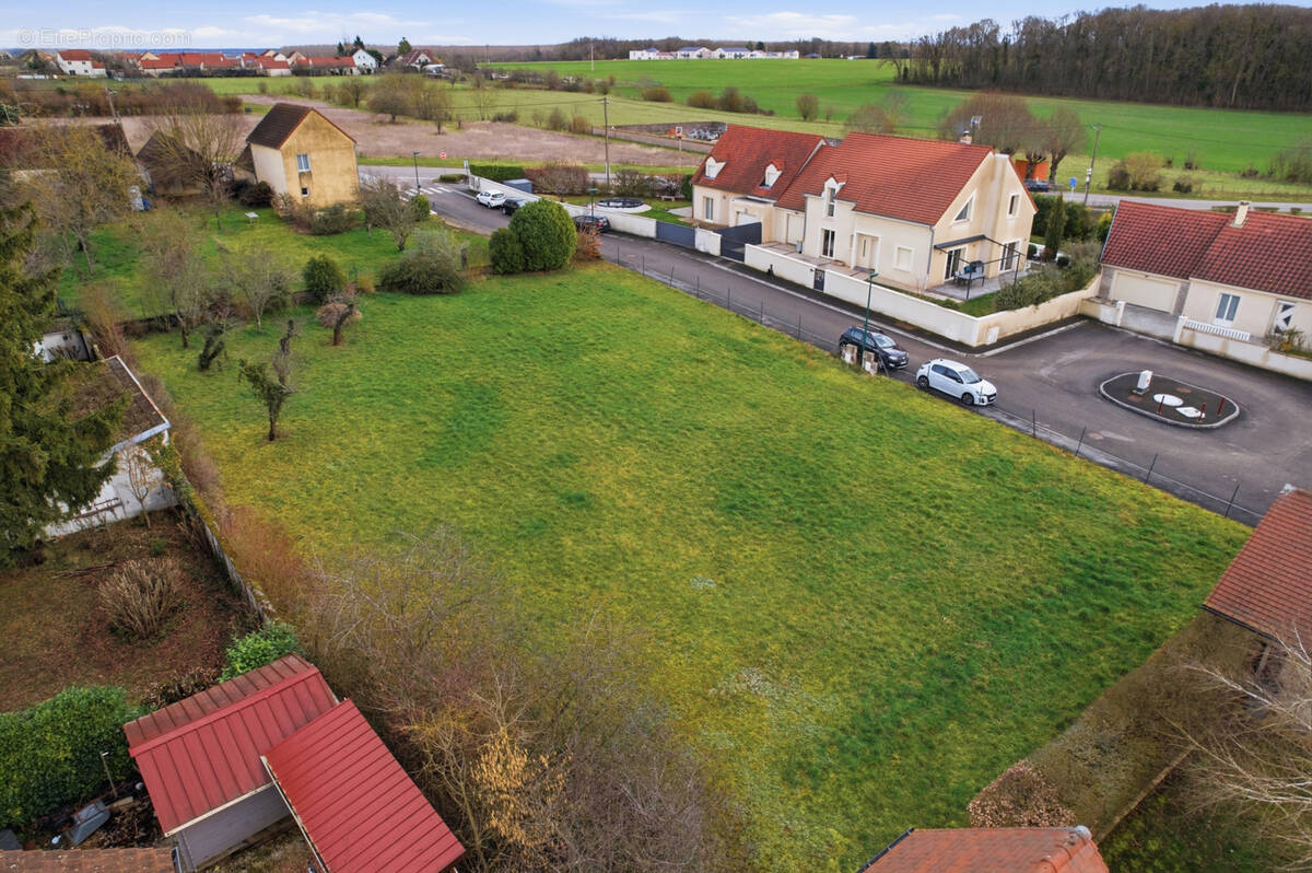 Terrain à SAULON-LA-RUE