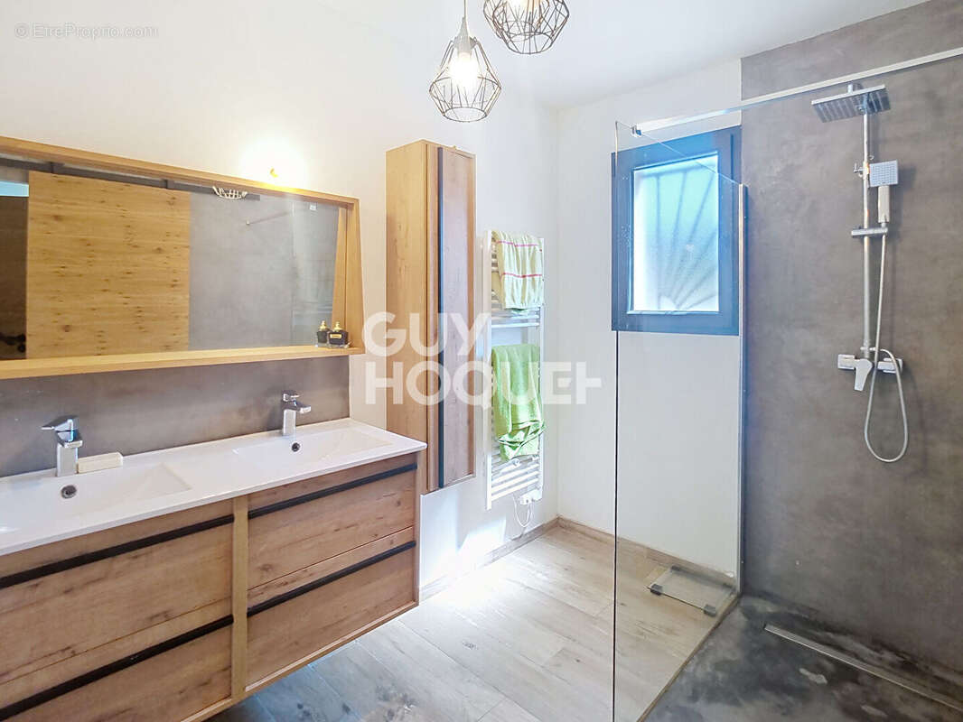 Maison à CABRIERES-D&#039;AVIGNON