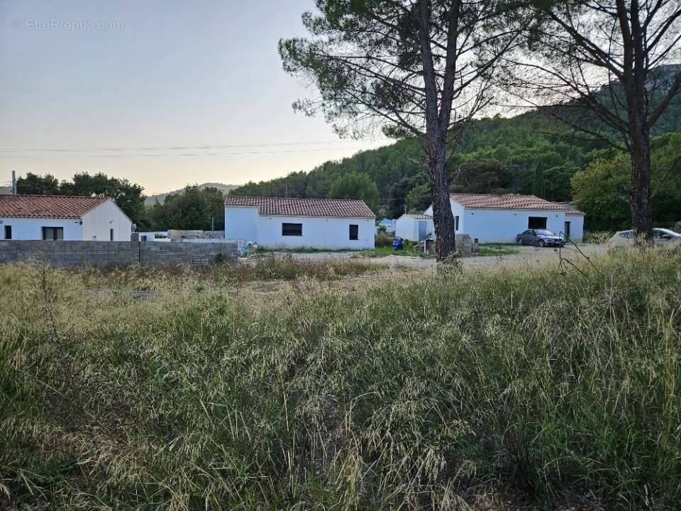 Terrain à CUGES-LES-PINS