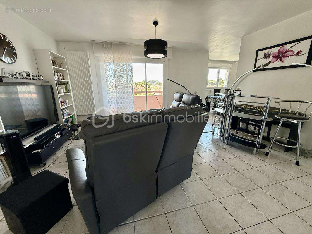 Appartement lumineux cinq pièces avec balcon, garage et cave - ROYAN à 10 minutes à pied de la plage de Pontaillac et du pigeonn - photo 10