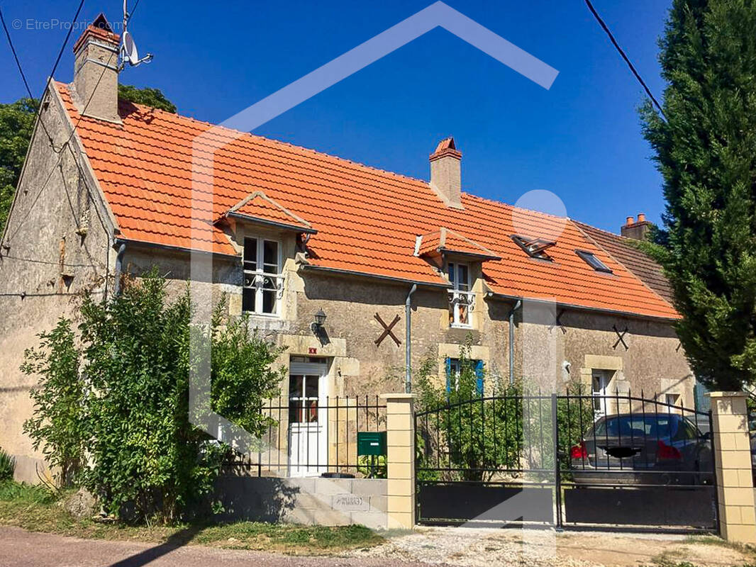 Maison à COSNE-COURS-SUR-LOIRE