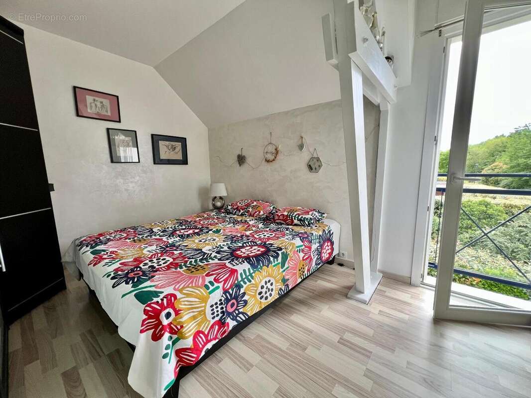   - Maison à LES PONTS-DE-CE