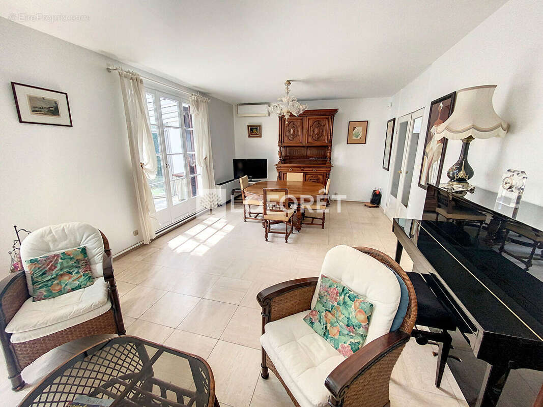 Maison à SAINT-GERMAIN-LES-ARPAJON