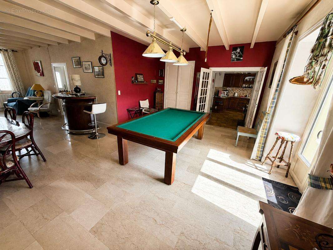 Maison 180 m² à Loulay  - photo 2
