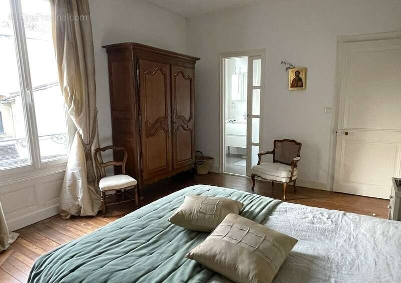 Centre ville - grande maison famililale - jardin 100 m² - 4 chambres (poss. 5) - charme de l'ancien - local commercial (ou autre - photo 7