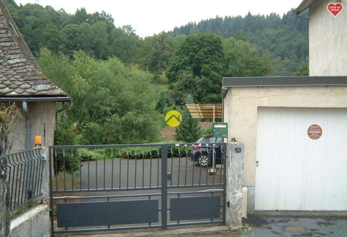 Maison à ARPAJON-SUR-CERE