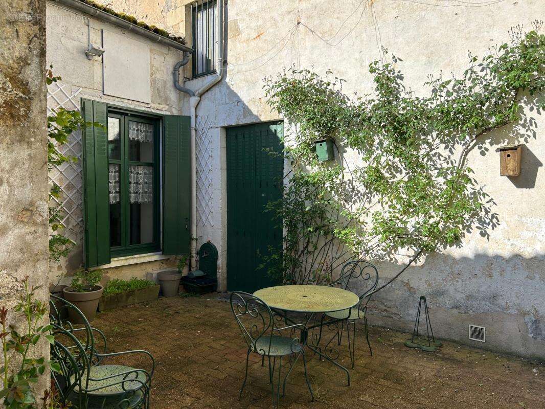 Grande maison de bourg avec cachet, 3 chambres (possibilités ++), beaux volumes, espaces aménageables, jardin - photo 6