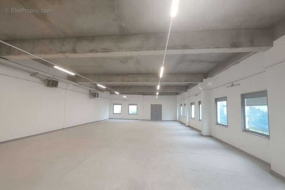 Autre à SAINT-QUENTIN-FALLAVIER