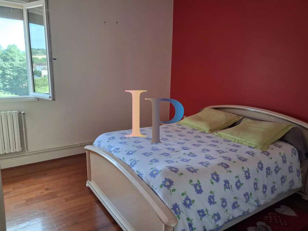 Maison centre village - photo 12