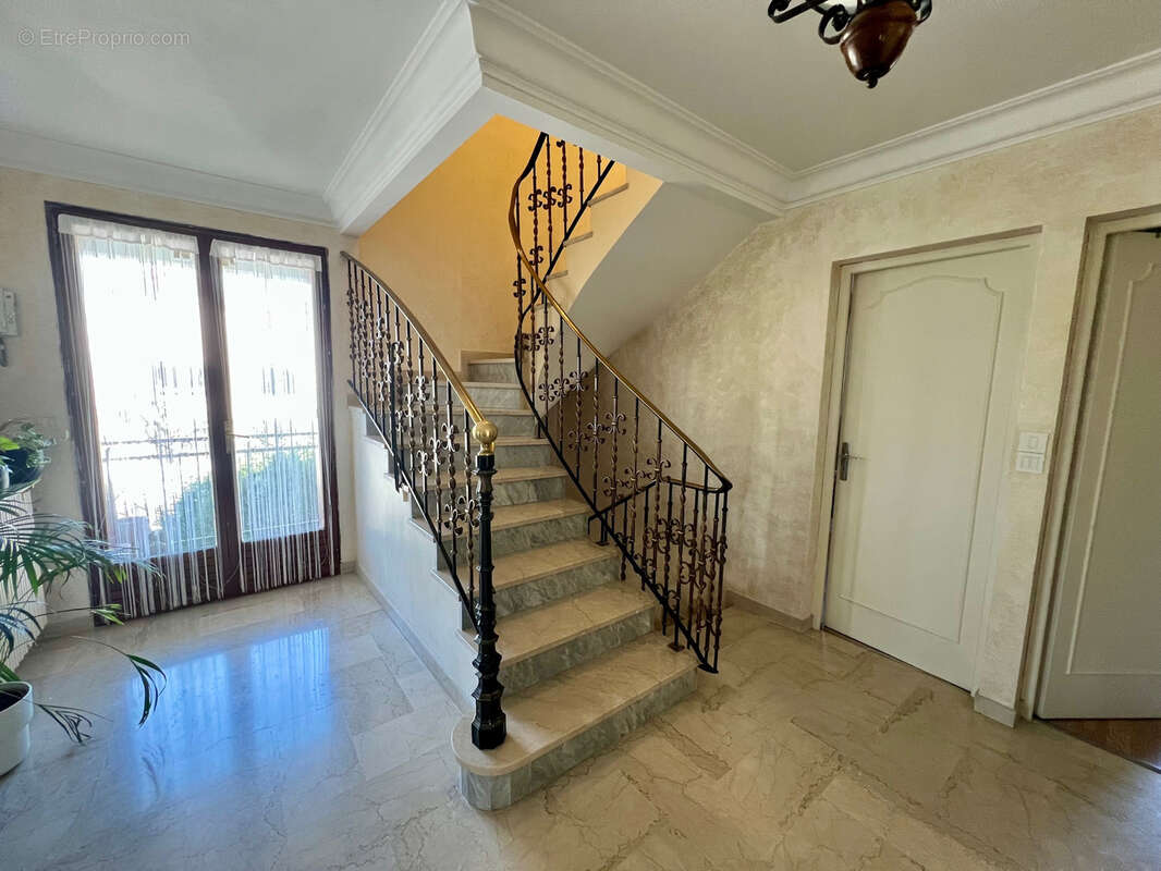 Maison à PARAY-VIEILLE-POSTE