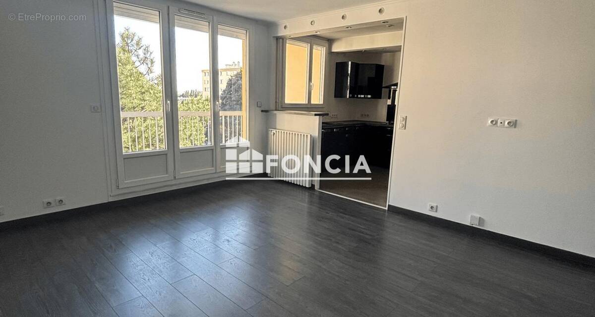 Appartement à CHILLY-MAZARIN