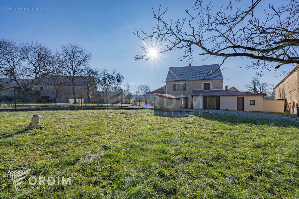 Maison à ETAIS-LA-SAUVIN
