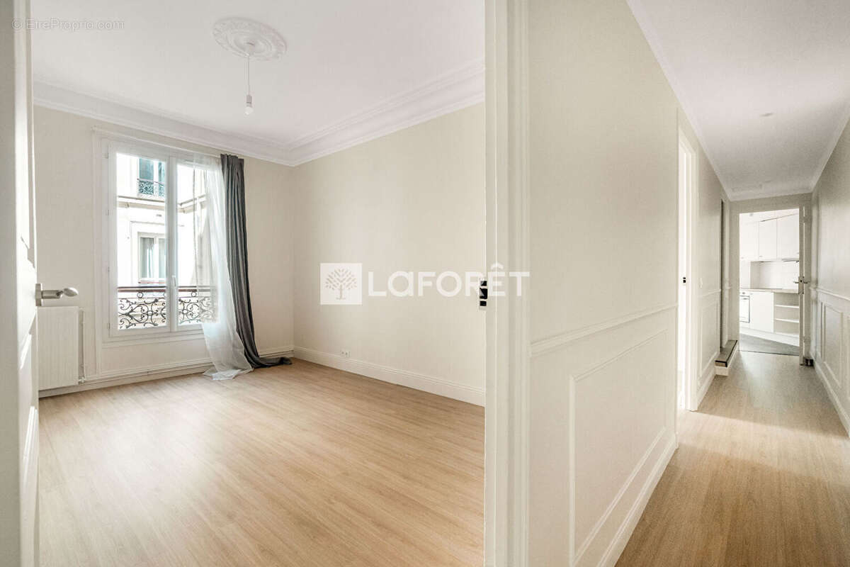 Appartement à PARIS-17E