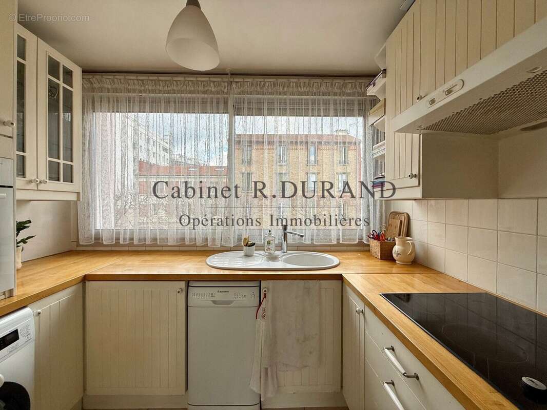 Appartement à COURBEVOIE