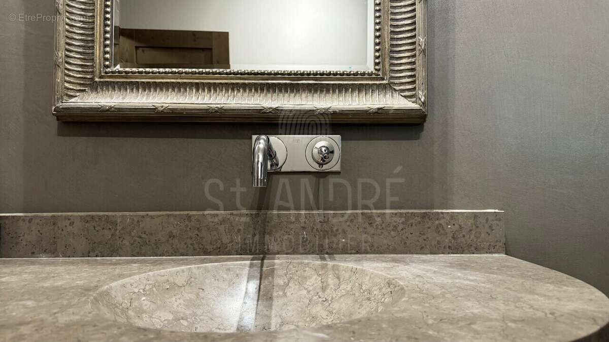 Maison à CHARNECLES