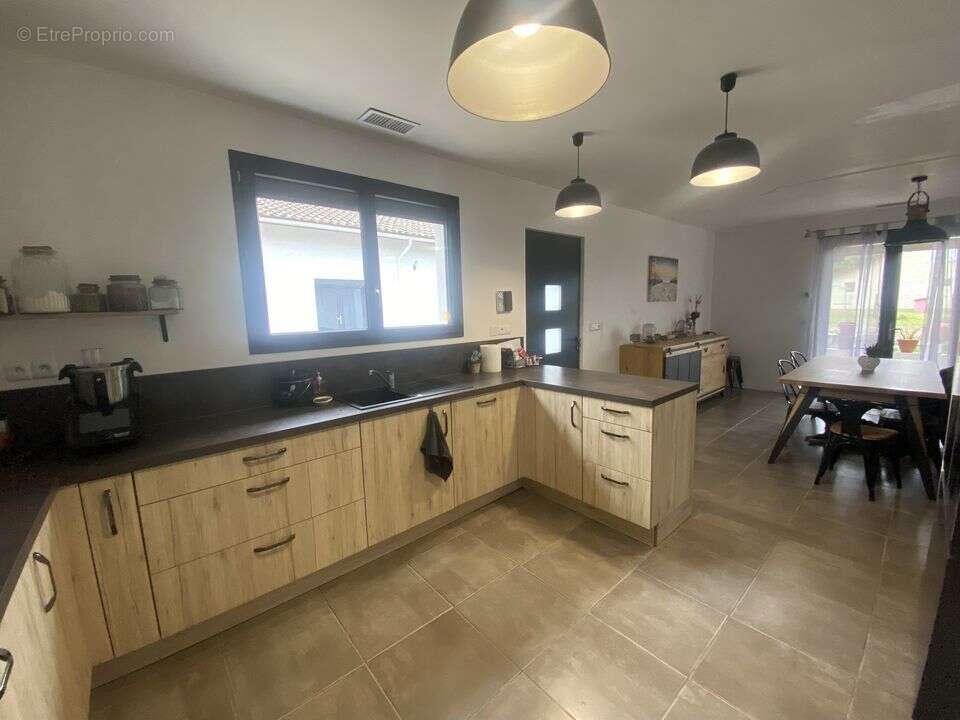 Maison à SAINT-JULIEN-EN-BORN