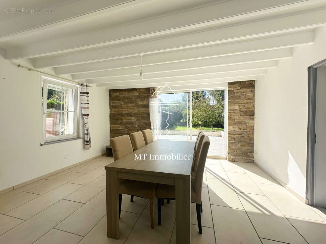 Maison à CAVRON-SAINT-MARTIN