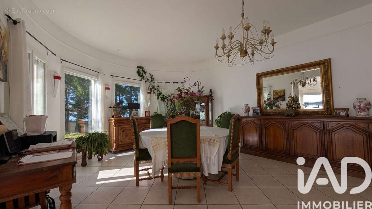 Maison 132 m² à Saint-Louis-De-Montferrand  - photo 5