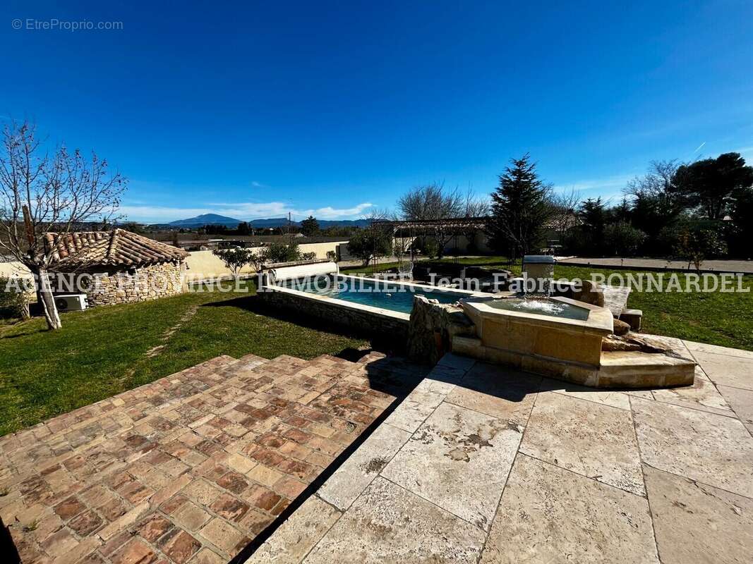 Maison à SAINTE-CECILE-LES-VIGNES