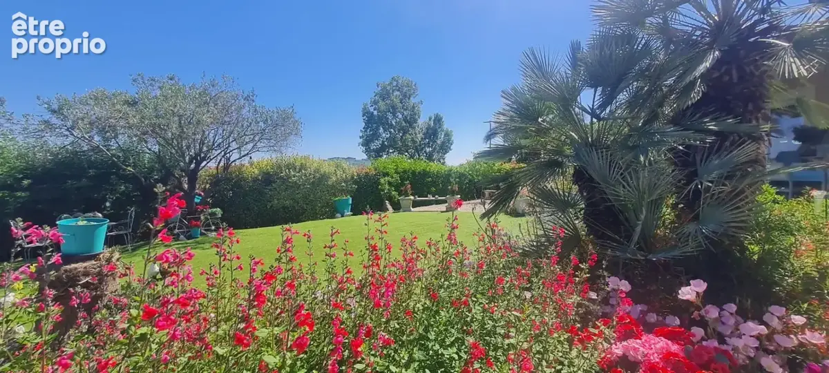Splendide villa de 140m² avec double garages/piscine/ vue dégagée sur 1161m² de terrain - photo 4