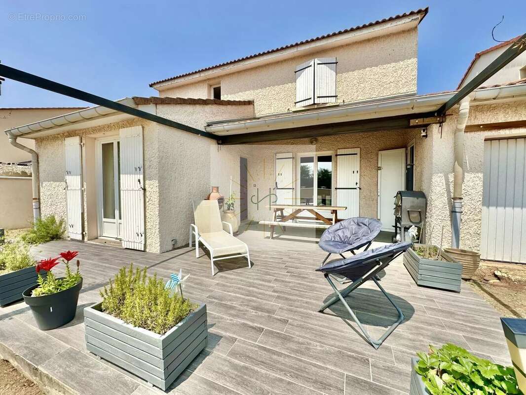 Maison à MONTELIMAR