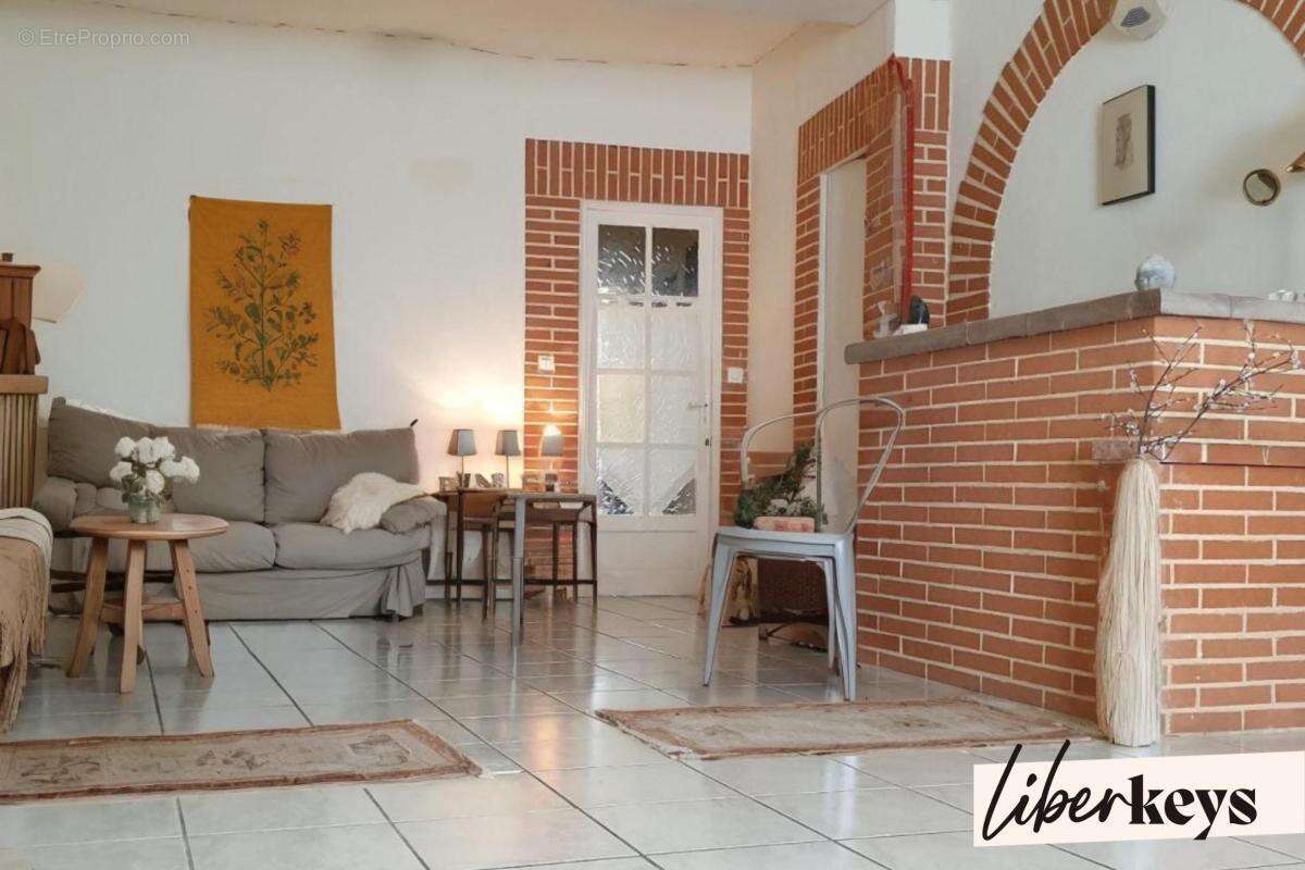 Maison à LABASTIDE-D&#039;ANJOU