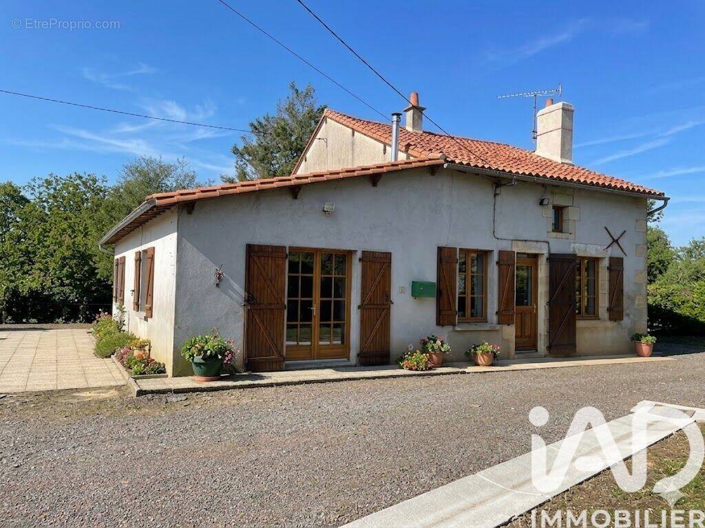 Photo 1 - Maison à LATHUS-SAINT-REMY