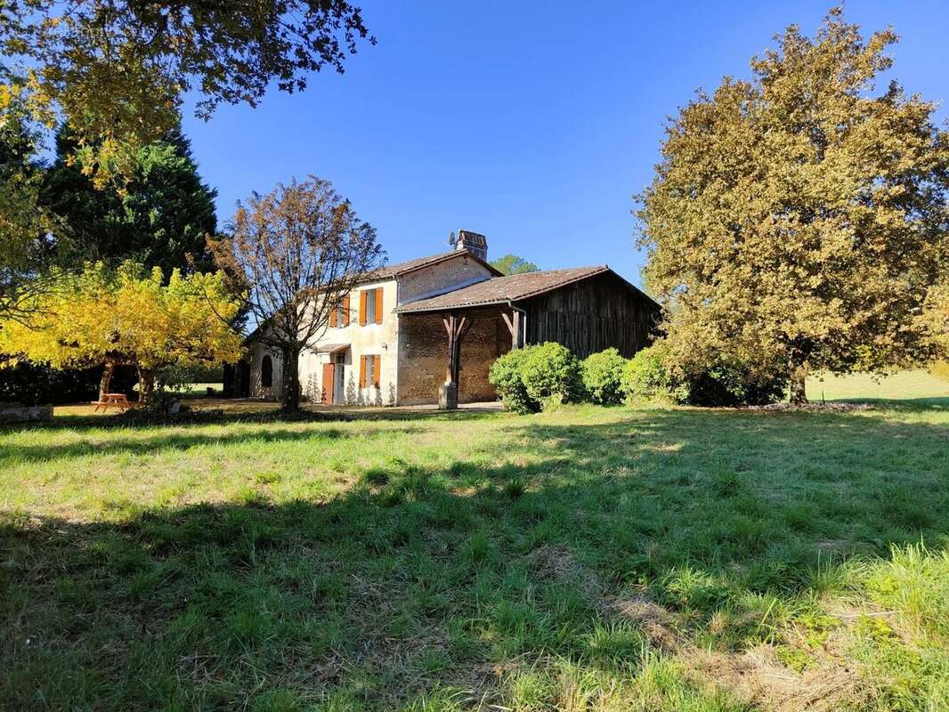 Maison à SAINT-MORILLON