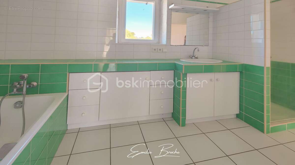 Maison facade pierre avec parc et piscine à Montélimar 240m2 - quartier Bas Géry - photo 12