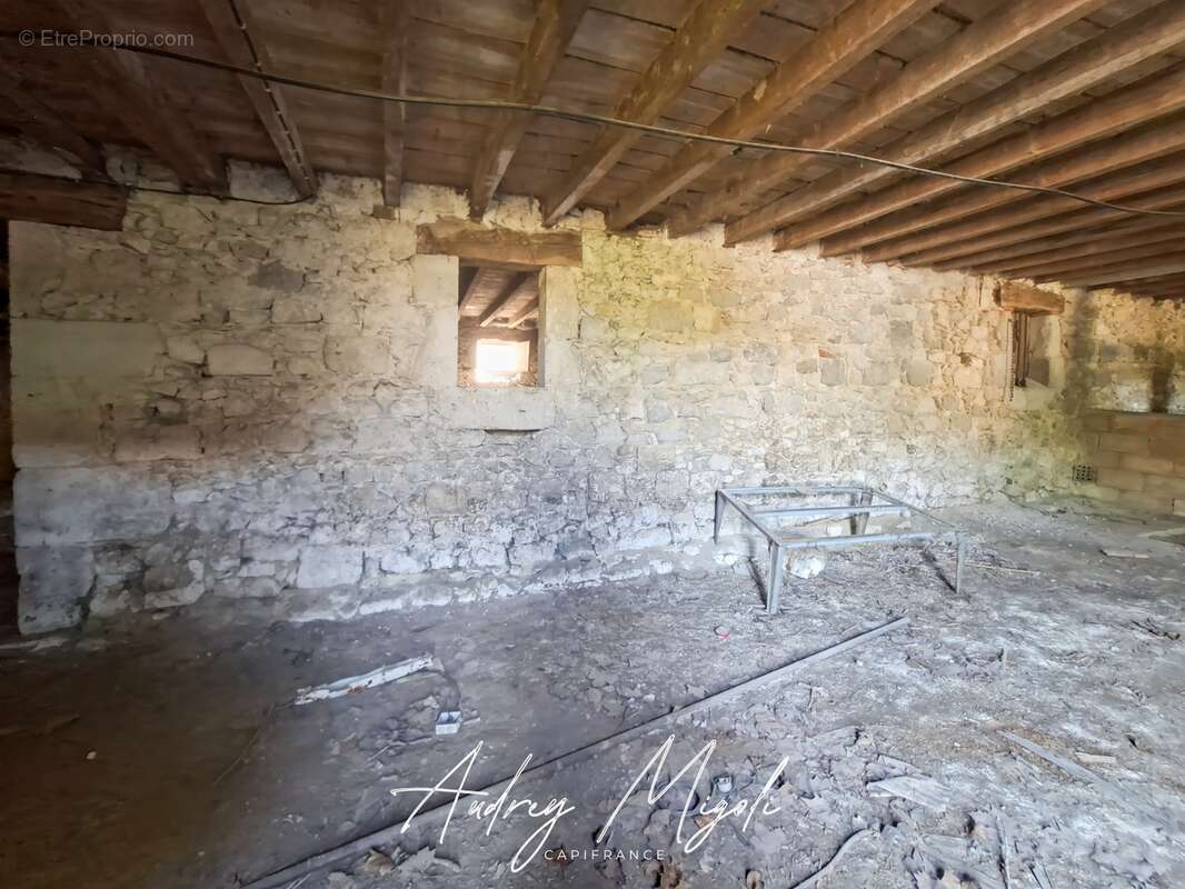 Grange en pierre à rénover entièrement, au coeur d'Astaffort, plus de 200m² - photo 7