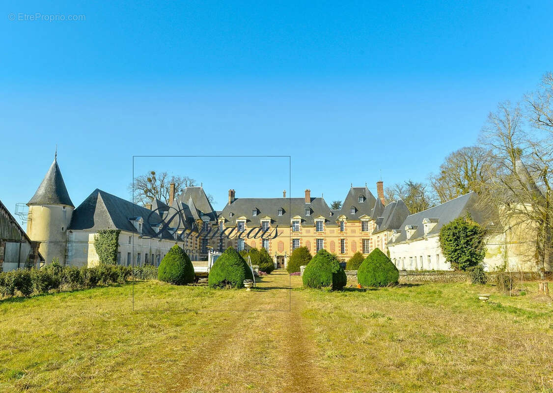 Maison à DOUAINS
