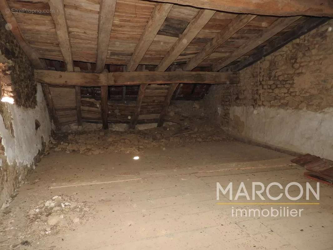 Maison à SAINT-SULPICE-LES-CHAMPS