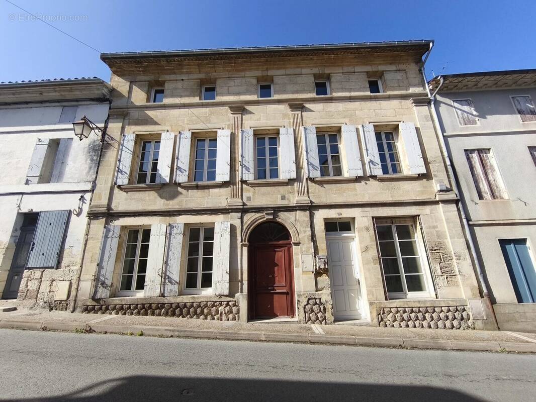 Maison à VILLEFRANCHE-DE-LONCHAT